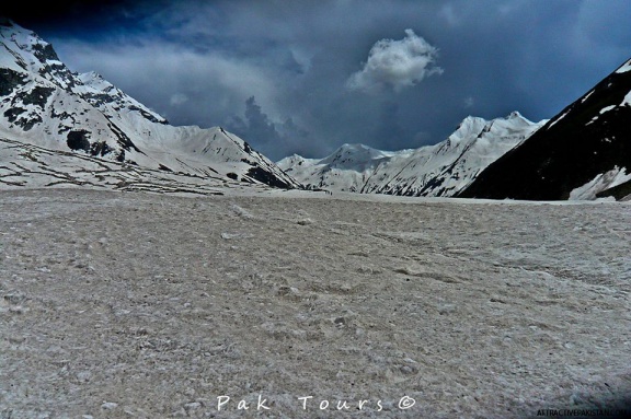 towards Ansoo Lake (May 2015)
