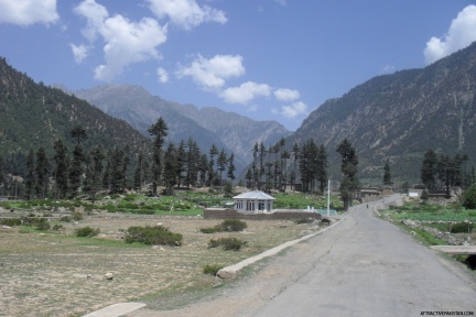 towards Kondal Lake (August 2011)
