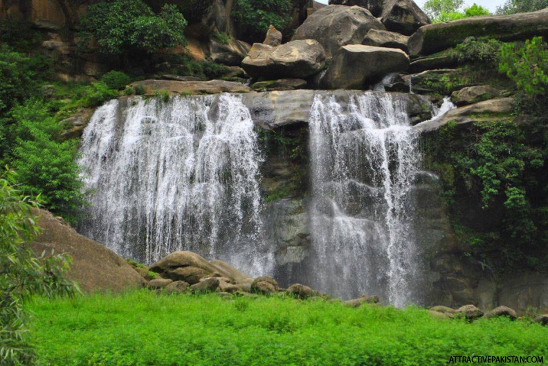 NarrarWaterfallnearKahuta (August2014)
