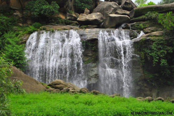 NarrarWaterfallnearKahuta (August2014)
